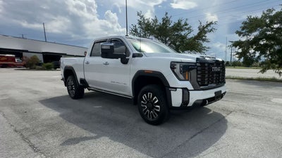 GMC Sierra 2500HD 4WD de 2024, cabina doble, caja estándar, versión Denali Ultimate