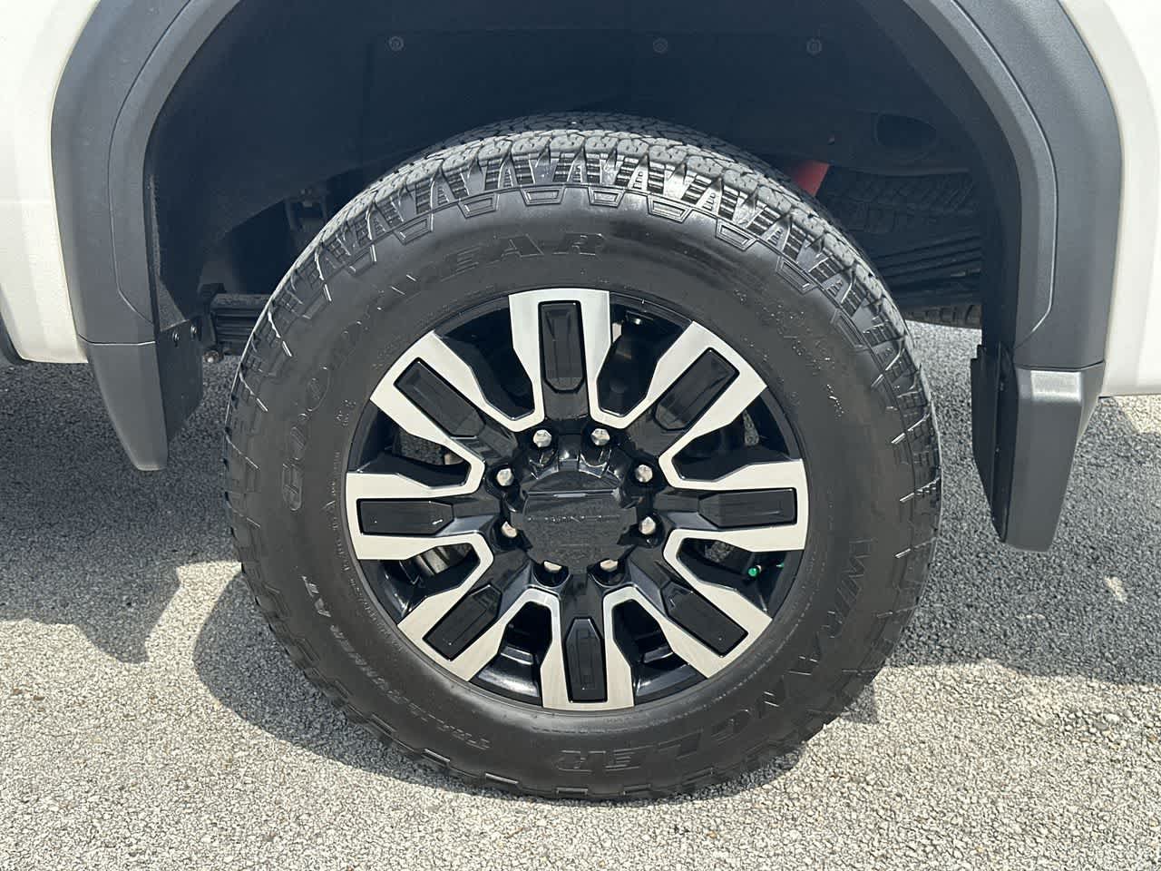 GMC Sierra 2500HD 4WD de 2024, cabina doble, caja estándar, versión Denali Ultimate