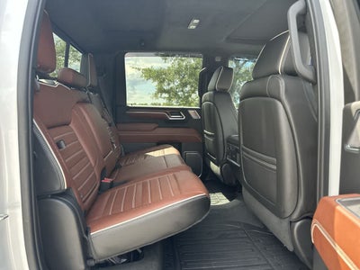 GMC Sierra 2500HD 4WD de 2024, cabina doble, caja estándar, versión Denali Ultimate
