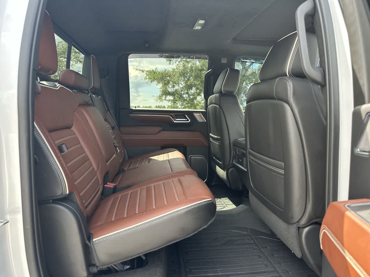 GMC Sierra 2500HD 4WD de 2024, cabina doble, caja estándar, versión Denali Ultimate