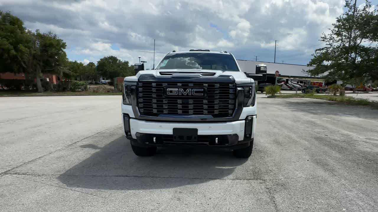 GMC Sierra 2500HD 4WD de 2024, cabina doble, caja estándar, versión Denali Ultimate