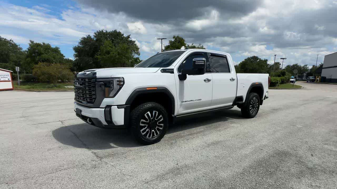 GMC Sierra 2500HD 4WD de 2024, cabina doble, caja estándar, versión Denali Ultimate