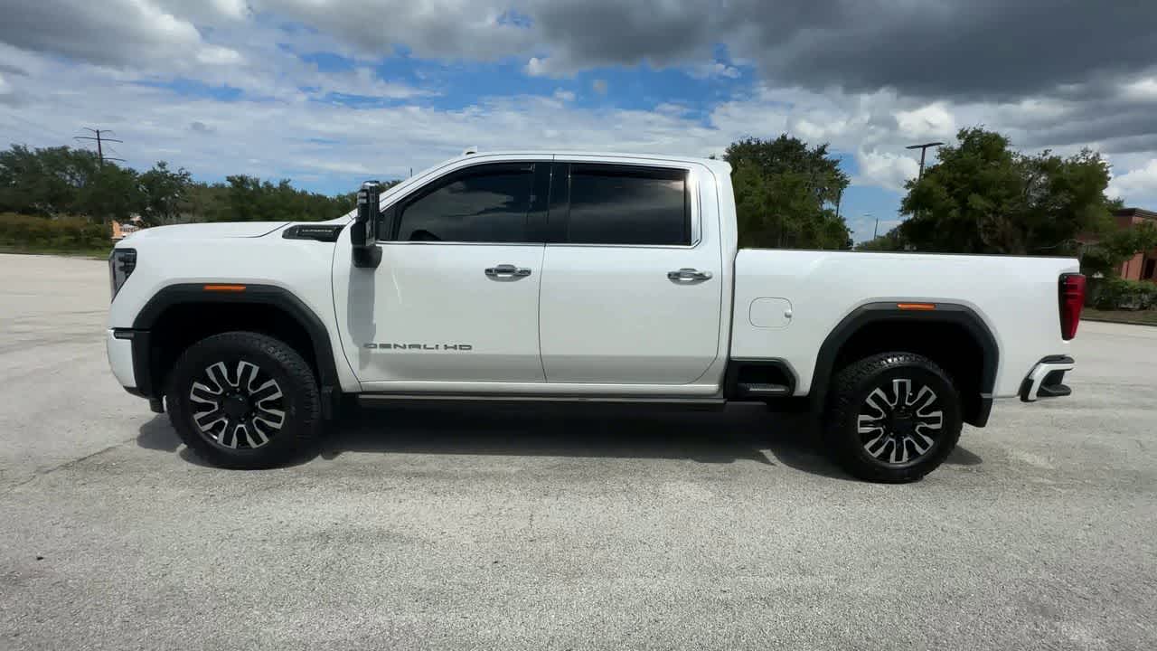 GMC Sierra 2500HD 4WD de 2024, cabina doble, caja estándar, versión Denali Ultimate