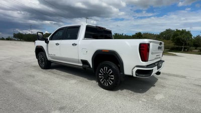 GMC Sierra 2500HD 4WD de 2024, cabina doble, caja estándar, versión Denali Ultimate