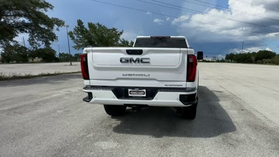 GMC Sierra 2500HD 4WD de 2024, cabina doble, caja estándar, versión Denali Ultimate