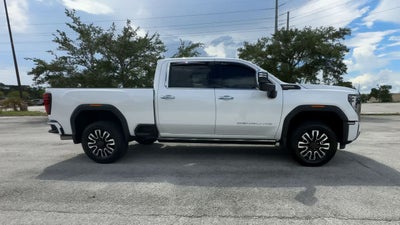 GMC Sierra 2500HD 4WD de 2024, cabina doble, caja estándar, versión Denali Ultimate