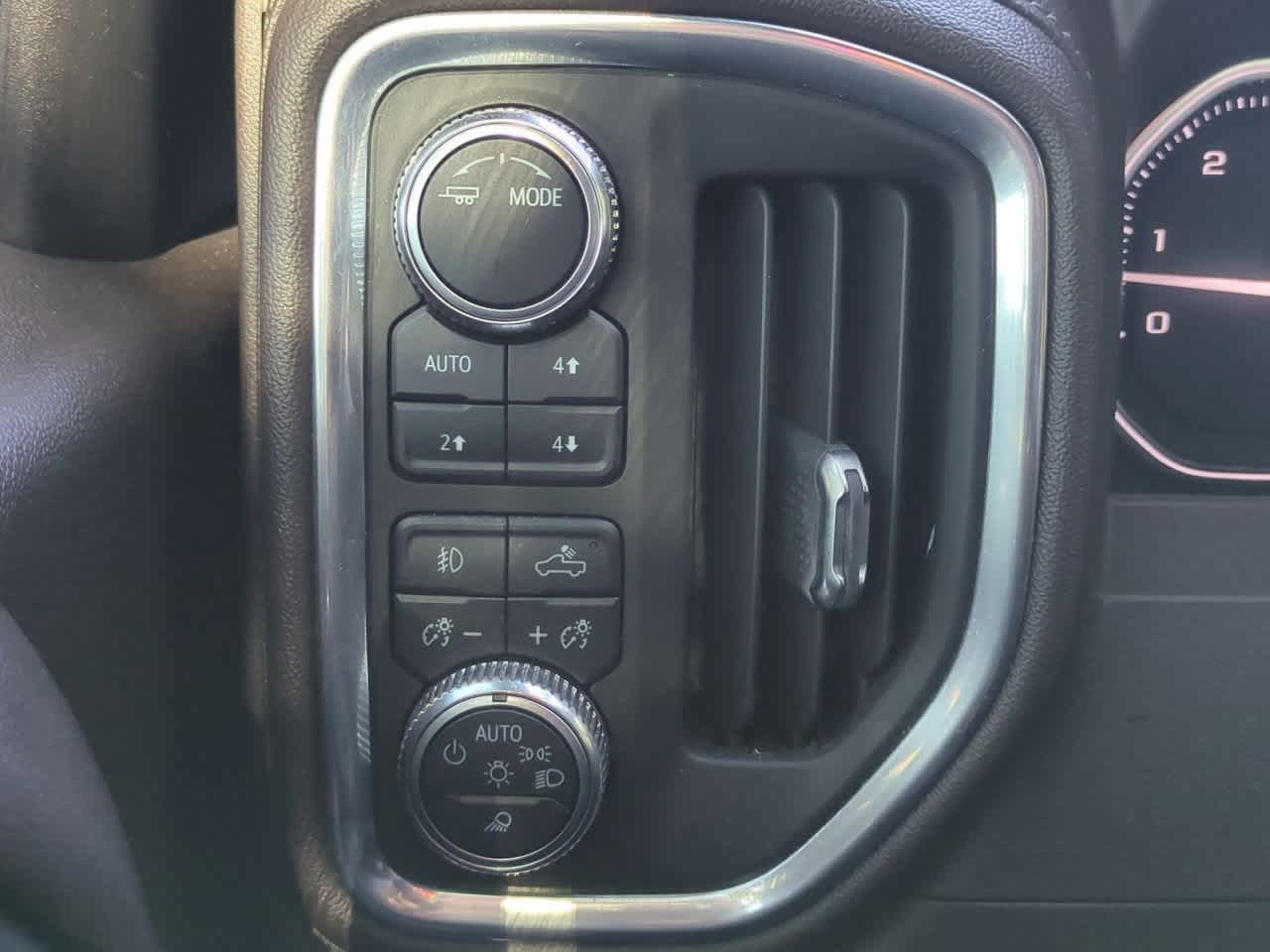 GMC Sierra 1500 4WD Crew Cab Short Box Denali 2021