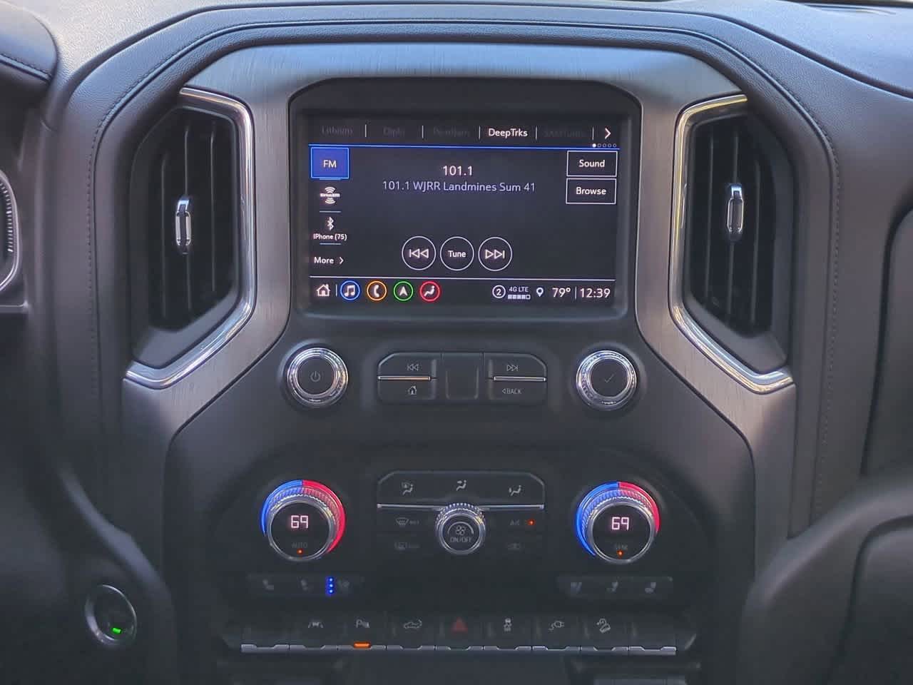 GMC Sierra 1500 4WD Crew Cab Short Box Denali 2021