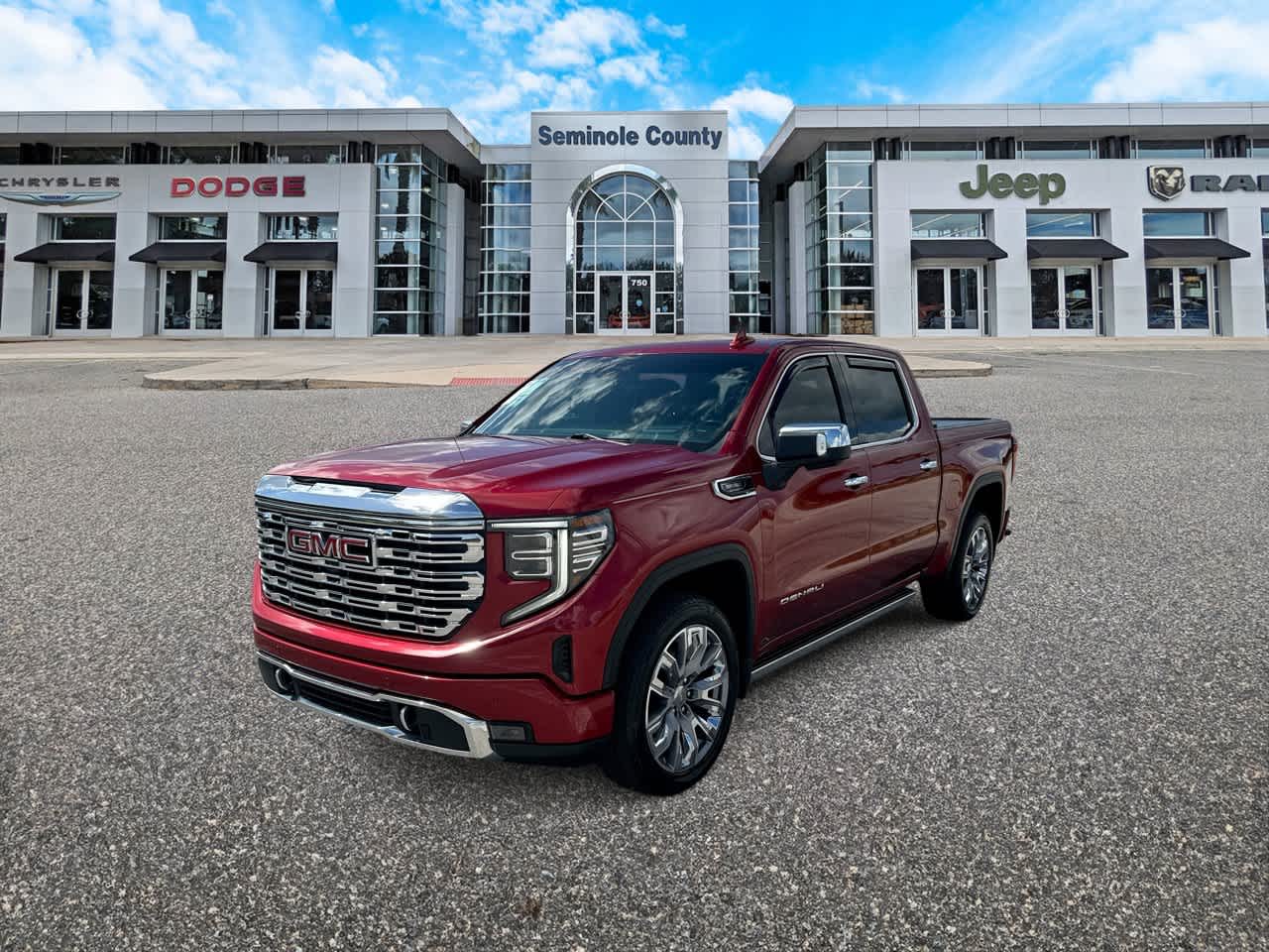 GMC Sierra 1500 4WD de 2024, cabina doble, caja corta, versión Denali