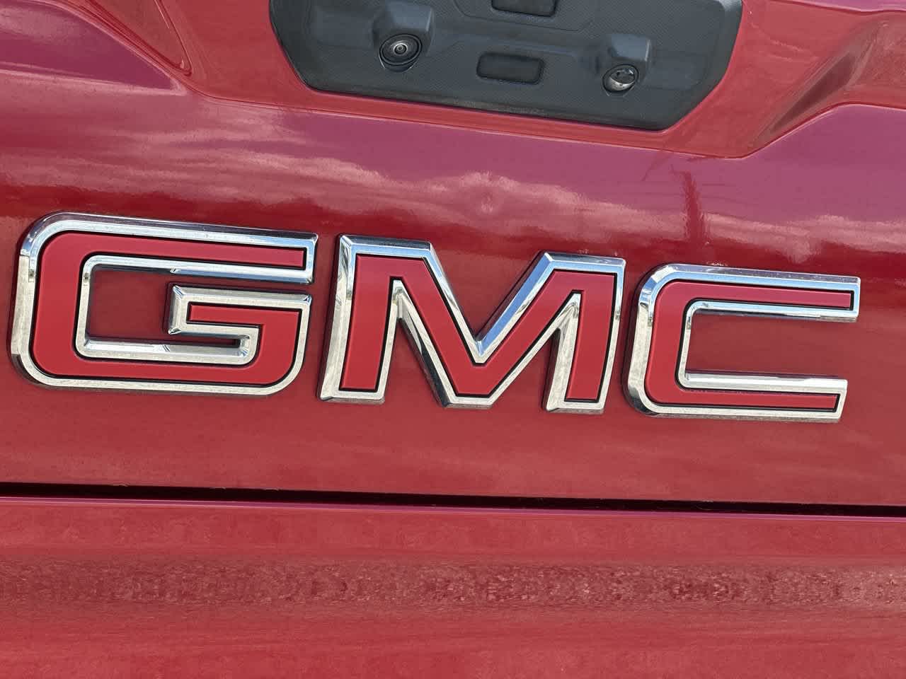 GMC Sierra 1500 4WD de 2024, cabina doble, caja corta, versión Denali