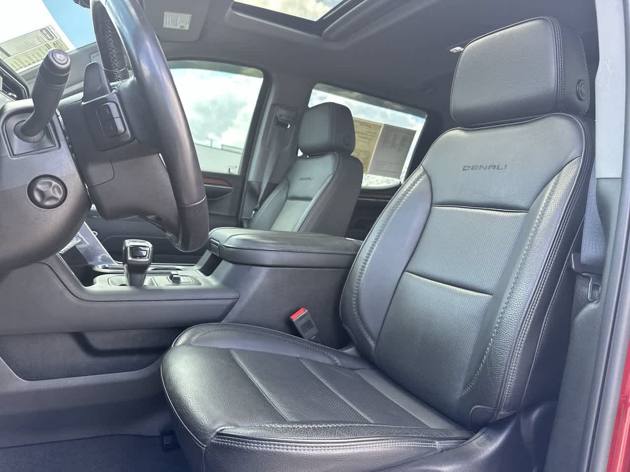 GMC Sierra 1500 4WD de 2024, cabina doble, caja corta, versión Denali