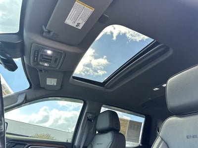 GMC Sierra 1500 4WD de 2024, cabina doble, caja corta, versión Denali