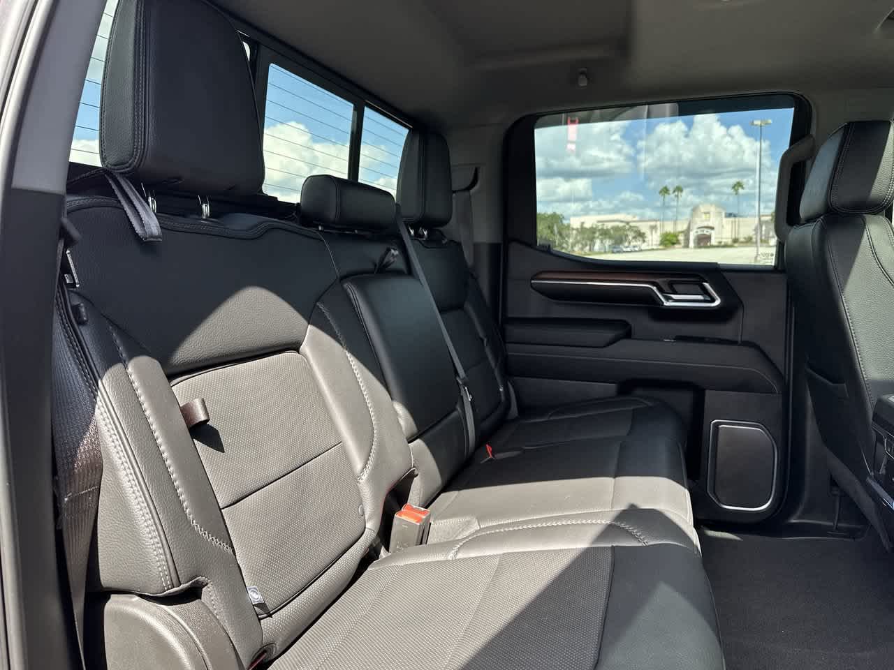 GMC Sierra 1500 4WD de 2024, cabina doble, caja corta, versión Denali