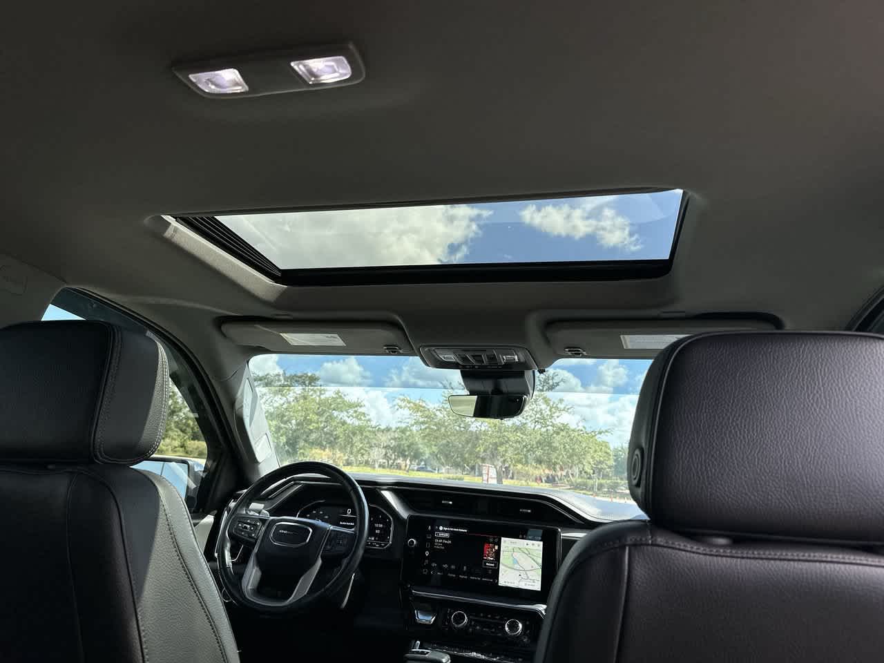 GMC Sierra 1500 4WD de 2024, cabina doble, caja corta, versión Denali