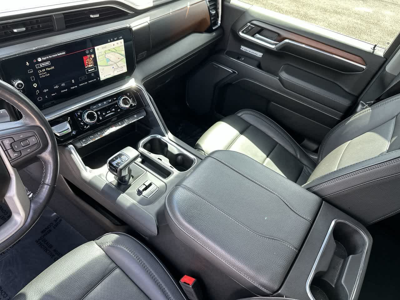 GMC Sierra 1500 4WD de 2024, cabina doble, caja corta, versión Denali