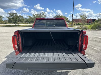 GMC Sierra 1500 4WD de 2024, cabina doble, caja corta, versión Denali