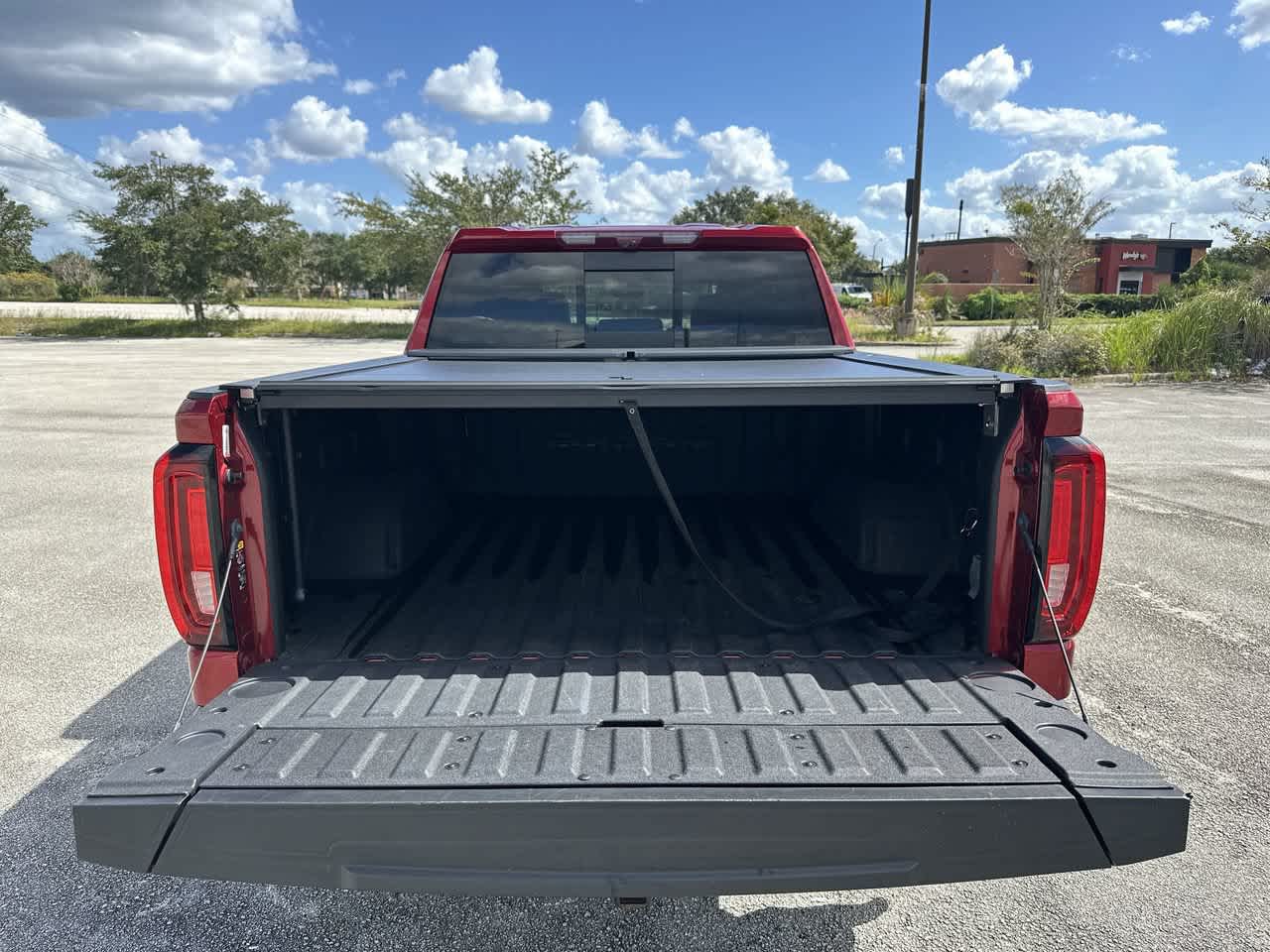 GMC Sierra 1500 4WD de 2024, cabina doble, caja corta, versión Denali
