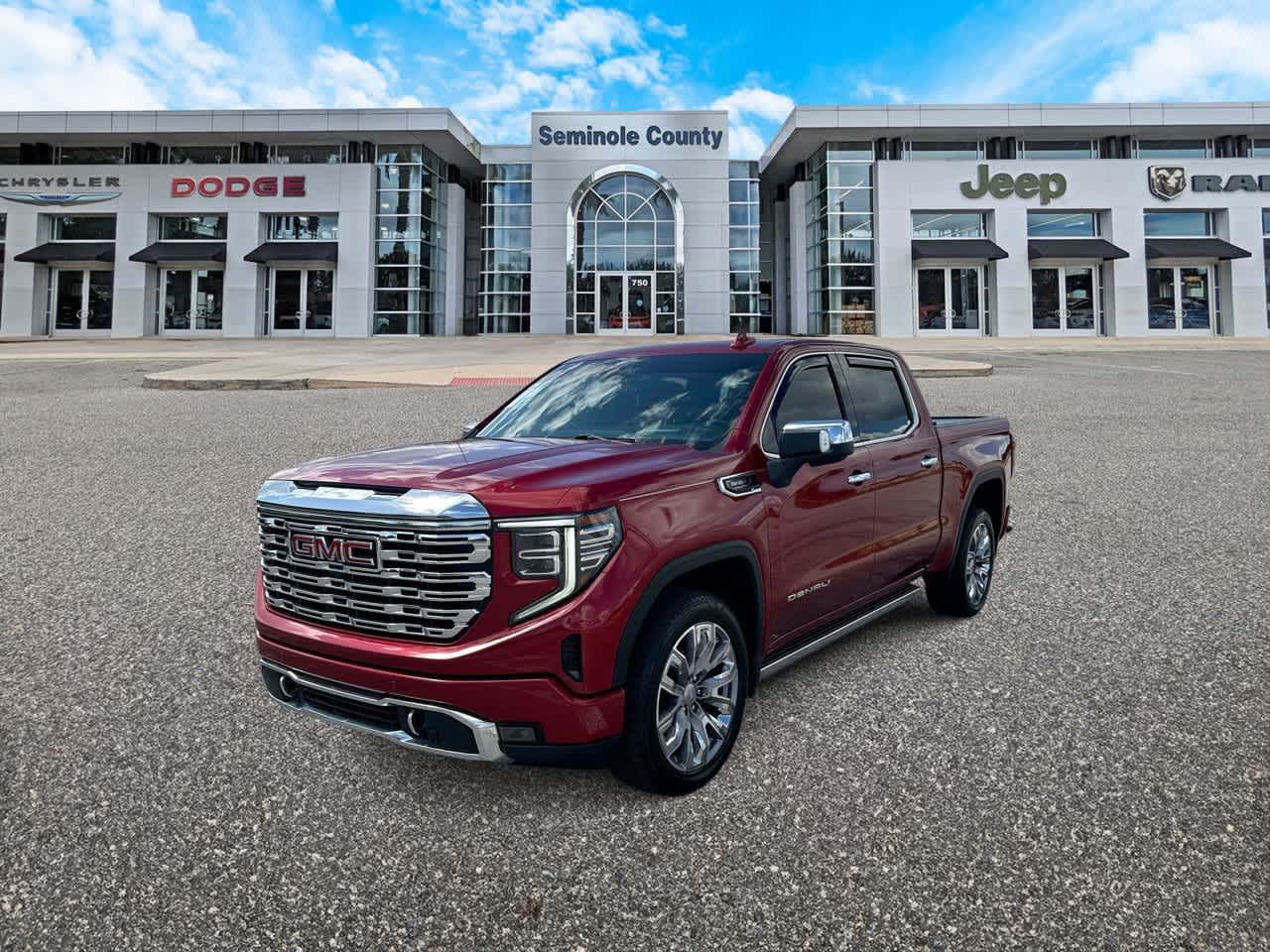 GMC Sierra 1500 4WD de 2024, cabina doble, caja corta, versión Denali