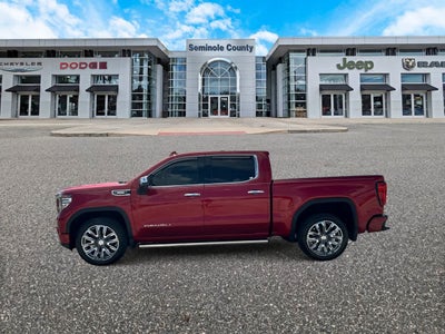 GMC Sierra 1500 4WD de 2024, cabina doble, caja corta, versión Denali