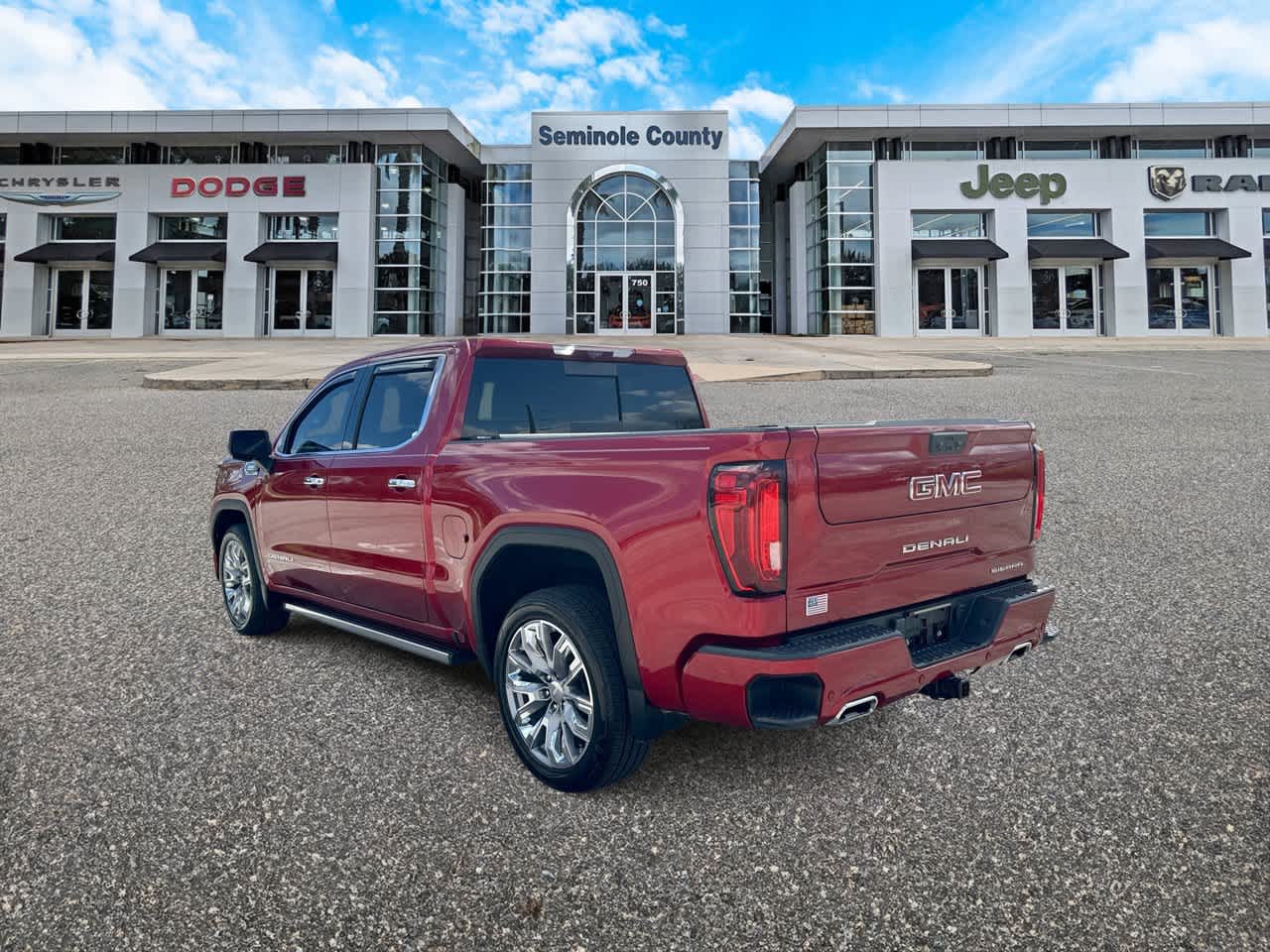 GMC Sierra 1500 4WD de 2024, cabina doble, caja corta, versión Denali