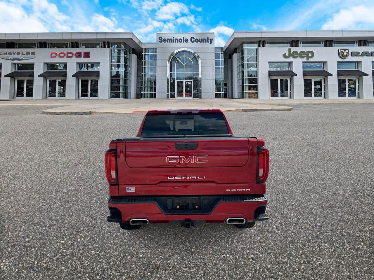 GMC Sierra 1500 4WD de 2024, cabina doble, caja corta, versión Denali
