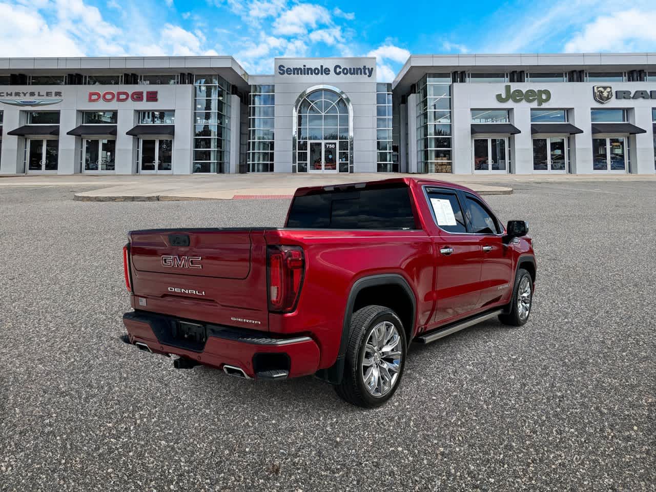 GMC Sierra 1500 4WD de 2024, cabina doble, caja corta, versión Denali