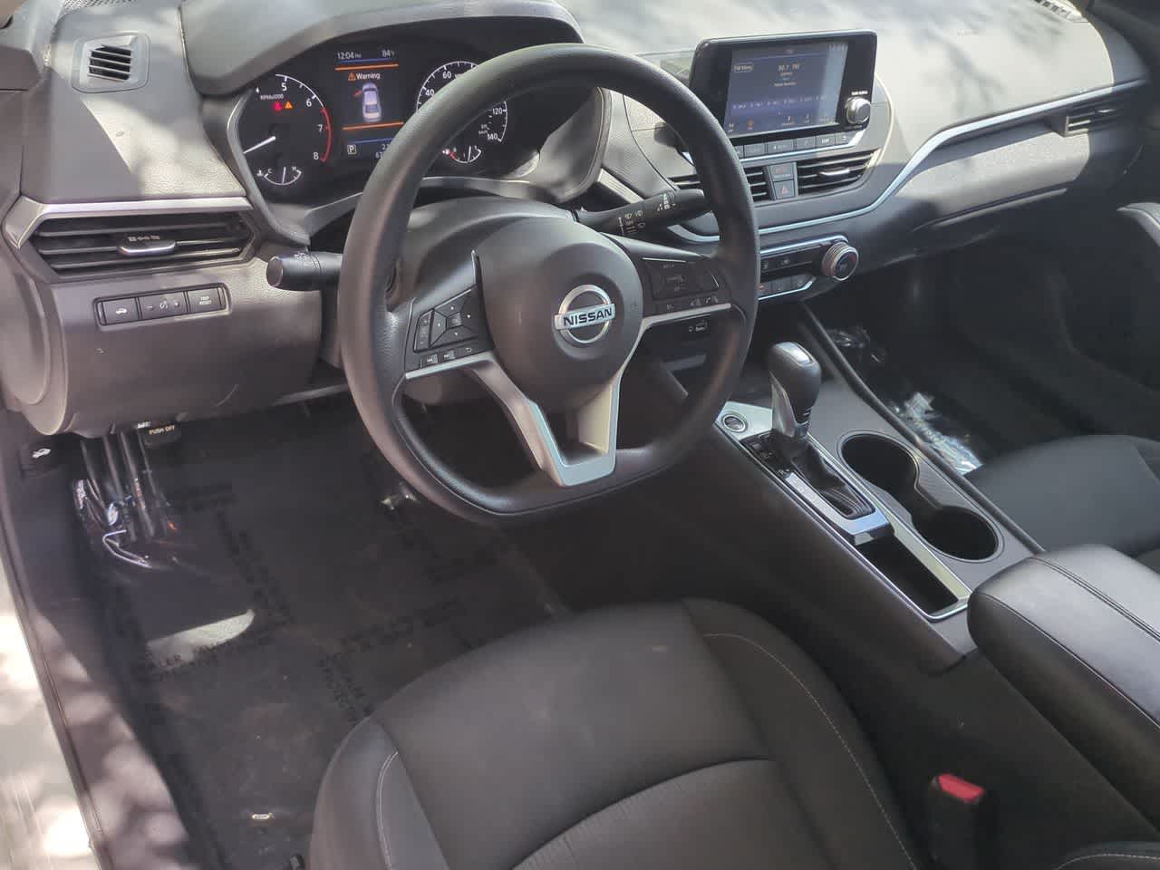 Nissan Altima S con tracción delantera (2021)