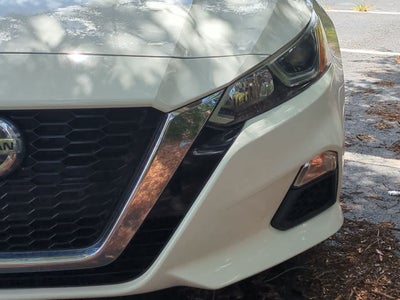 Nissan Altima S con tracción delantera (2021)