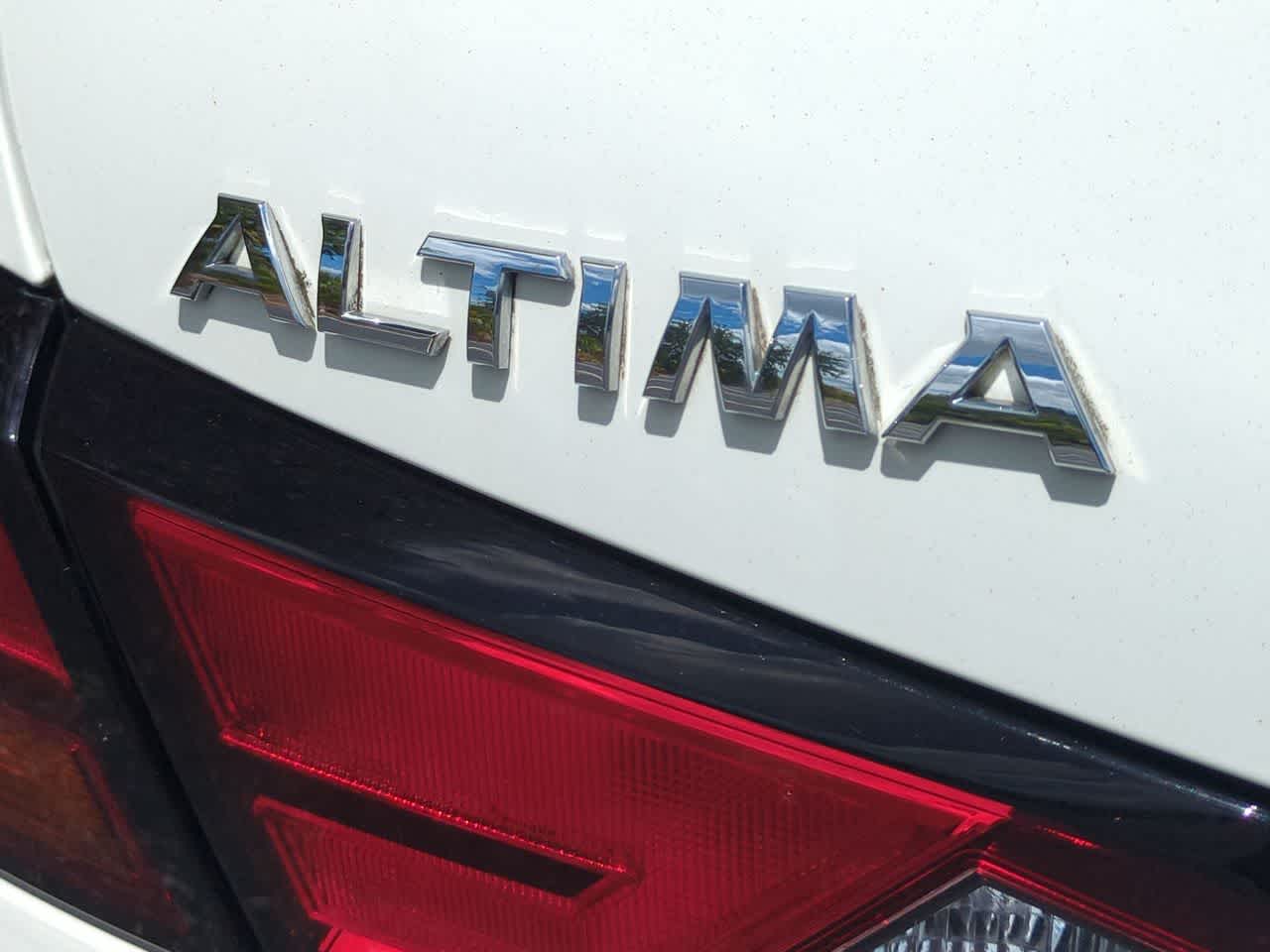 Nissan Altima S con tracción delantera (2021)