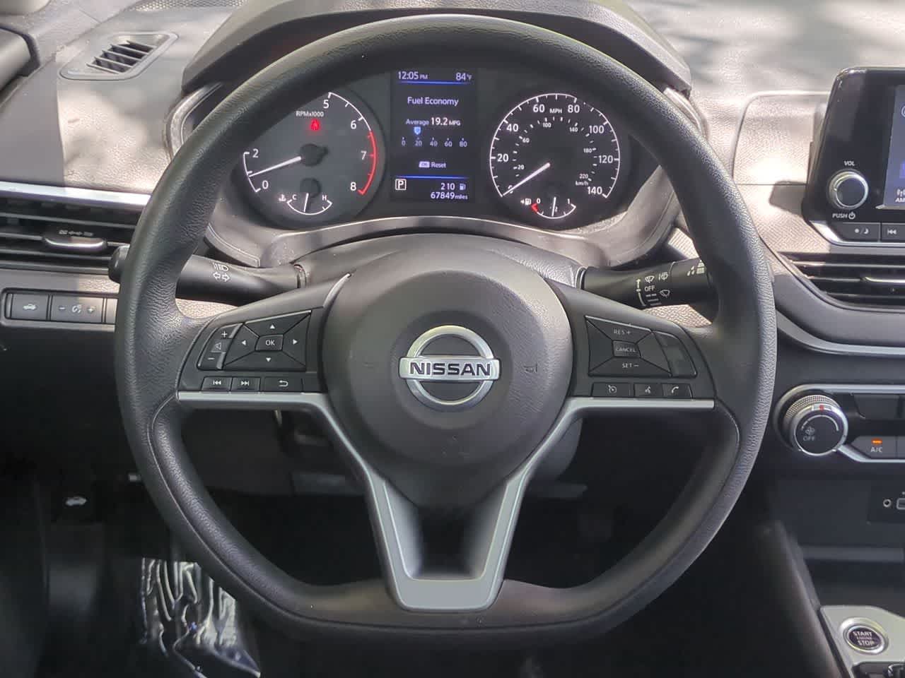Nissan Altima S con tracción delantera (2021)
