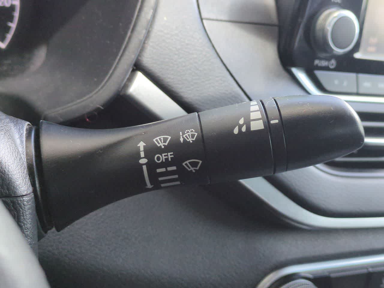 Nissan Altima S con tracción delantera (2021)
