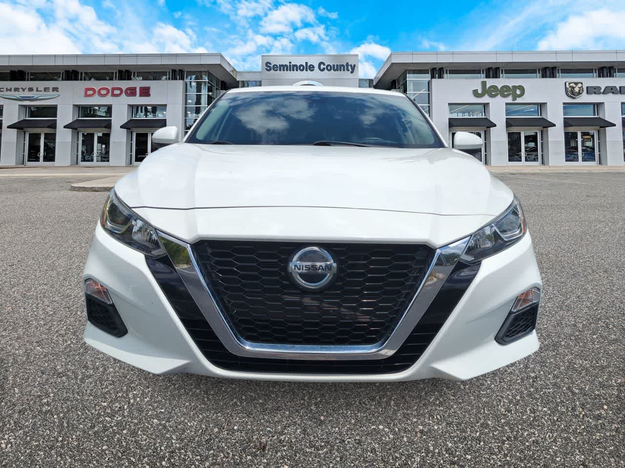 Nissan Altima S con tracción delantera (2021)