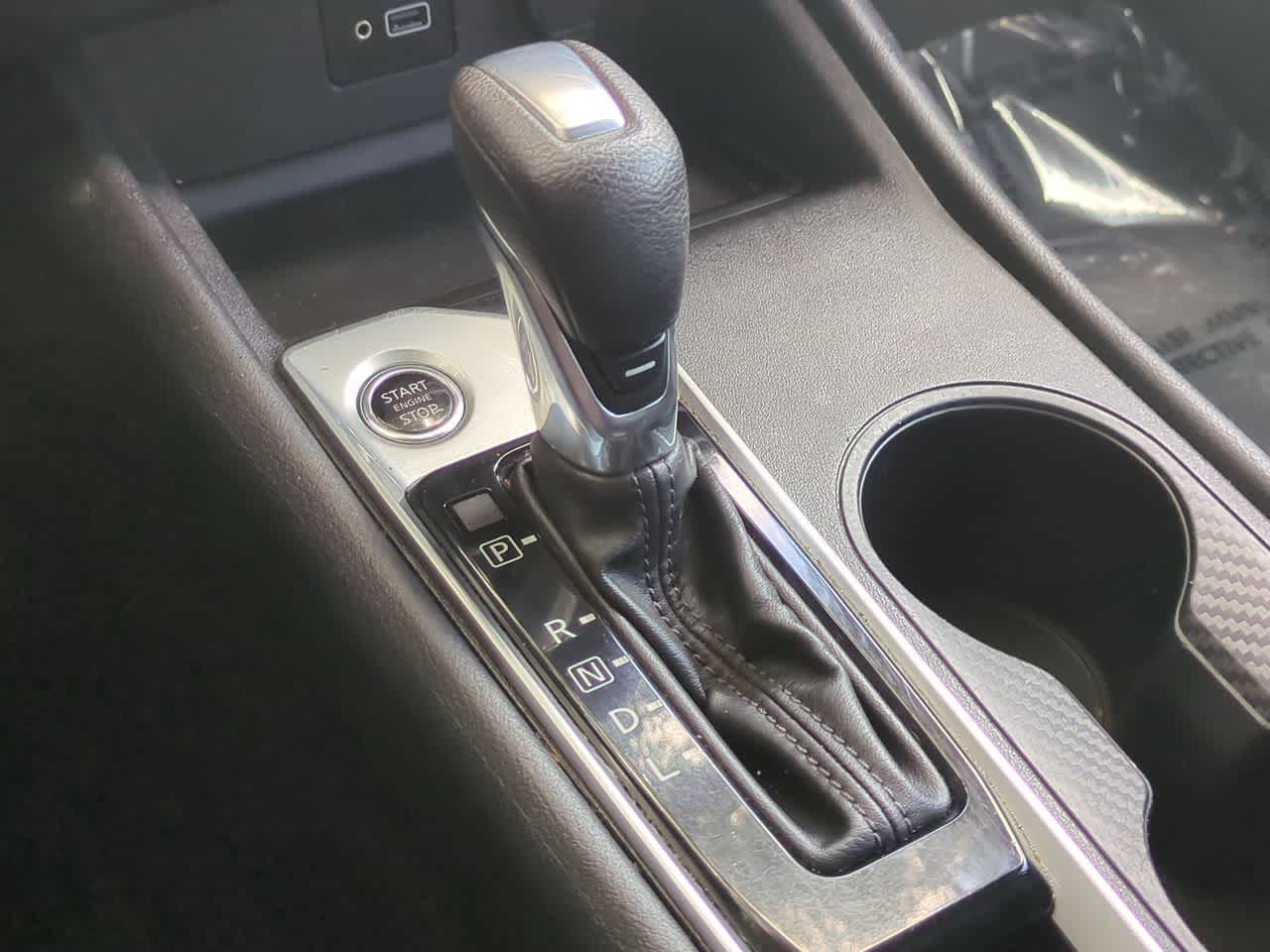 Nissan Altima S con tracción delantera (2021)