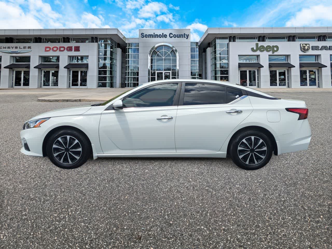 Nissan Altima S con tracción delantera (2021)