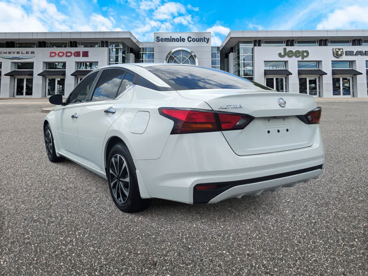 Nissan Altima S con tracción delantera (2021)