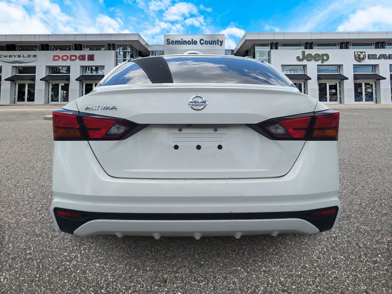Nissan Altima S con tracción delantera (2021)