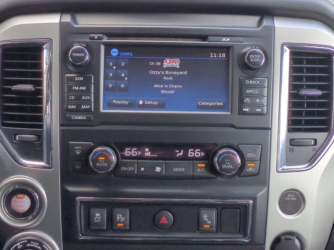 Nissan TITAN SL 2018