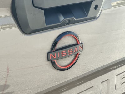 Nissan Frontier Crew Cab PRO-4X 4x4 de 2024