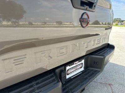 Nissan Frontier Crew Cab PRO-4X 4x4 de 2024