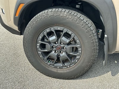 Nissan Frontier Crew Cab PRO-4X 4x4 de 2024