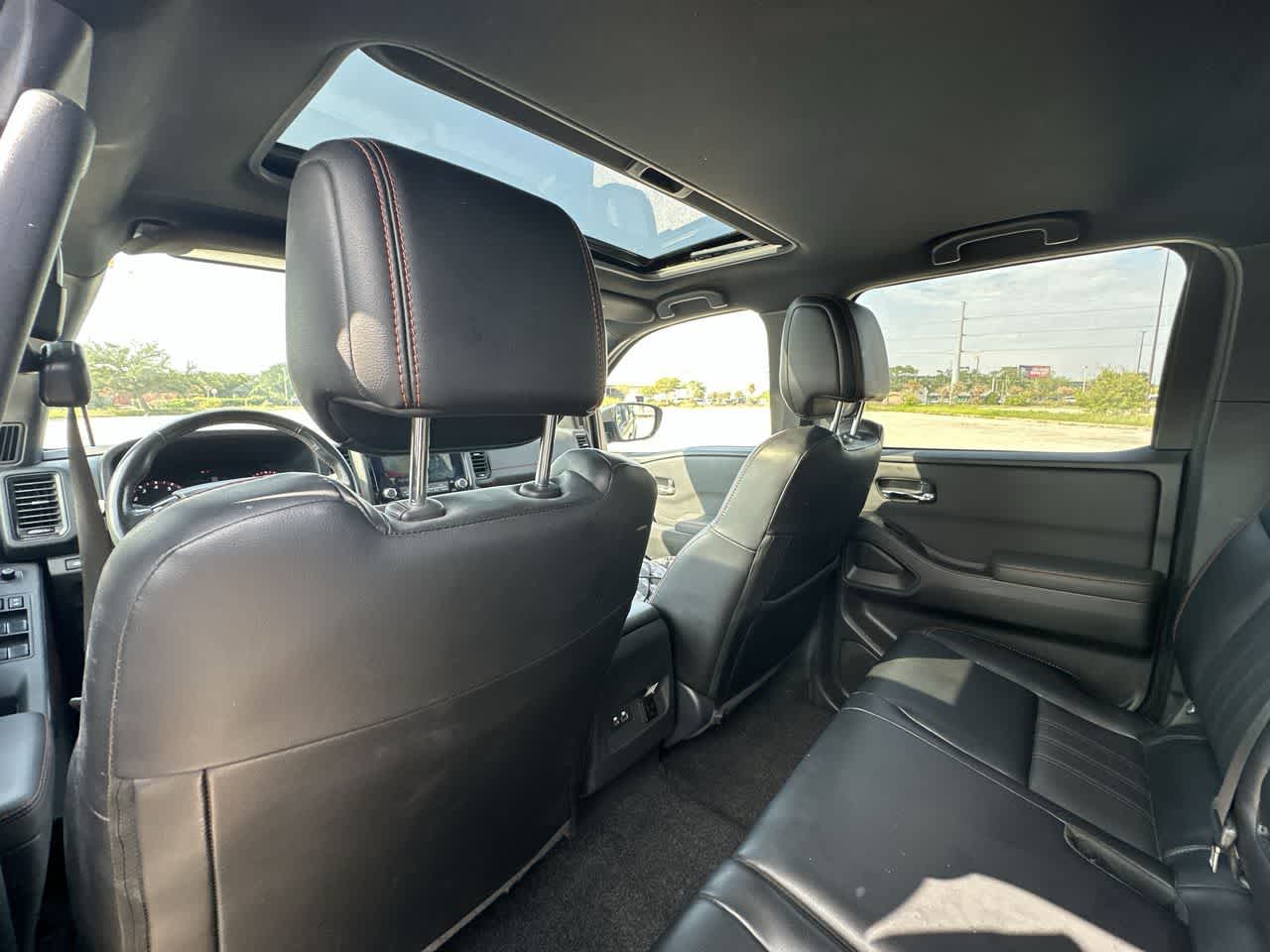 Nissan Frontier Crew Cab PRO-4X 4x4 de 2024