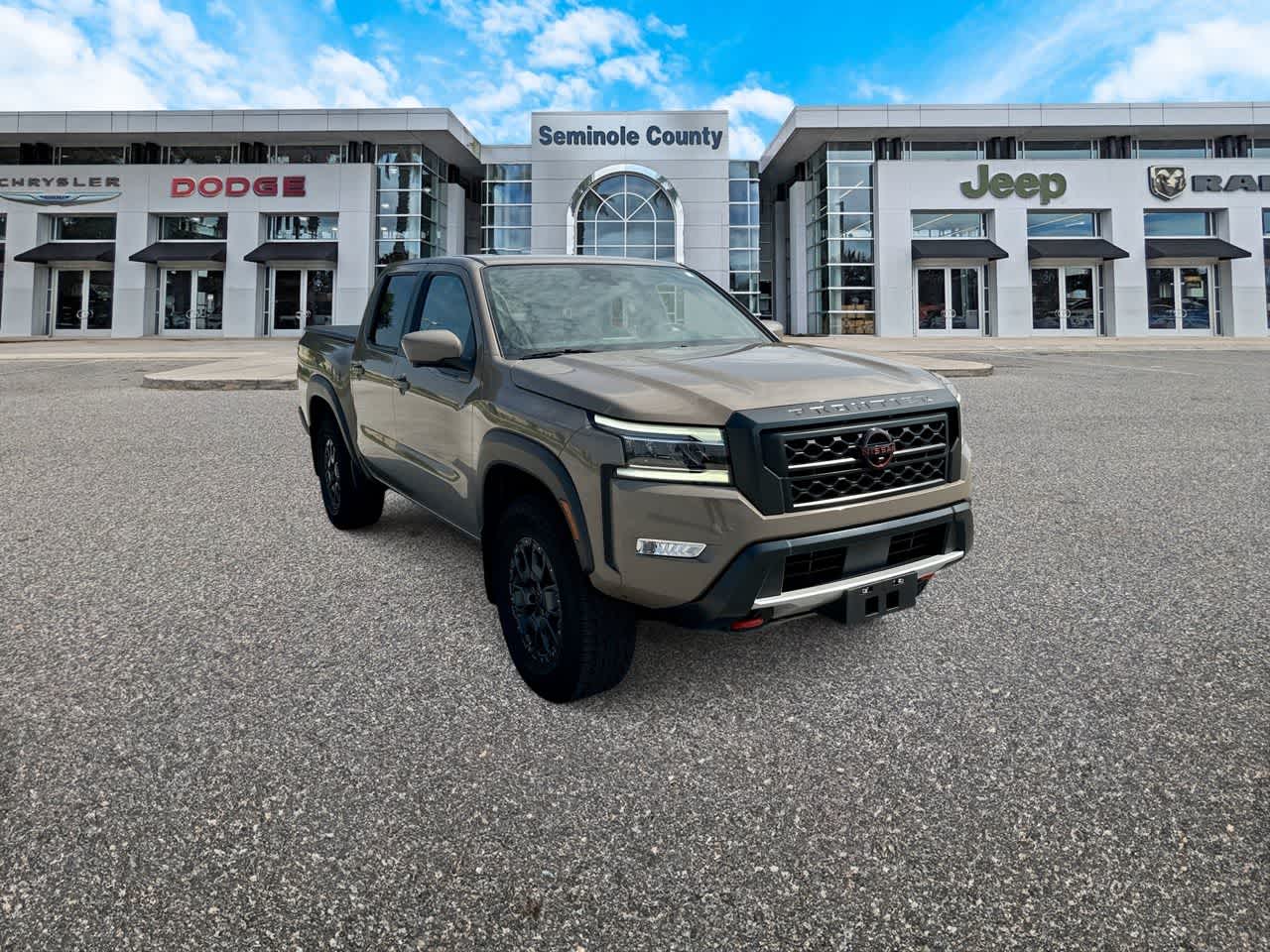 Nissan Frontier Crew Cab PRO-4X 4x4 de 2024