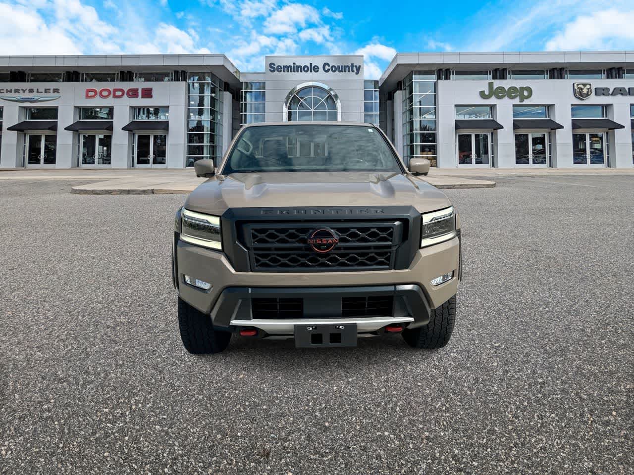 Nissan Frontier Crew Cab PRO-4X 4x4 de 2024
