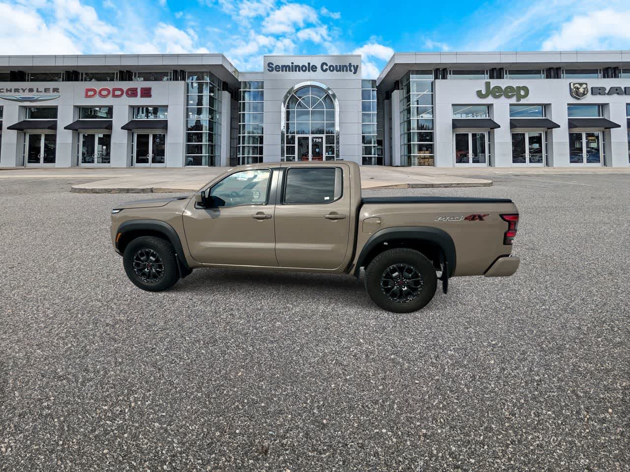 Nissan Frontier Crew Cab PRO-4X 4x4 de 2024