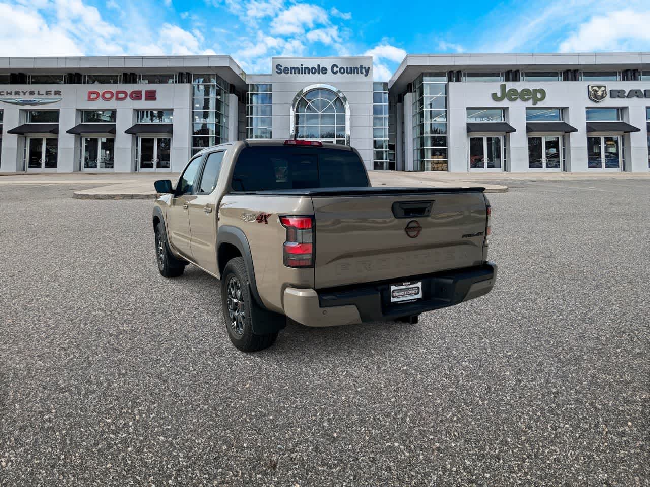 Nissan Frontier Crew Cab PRO-4X 4x4 de 2024
