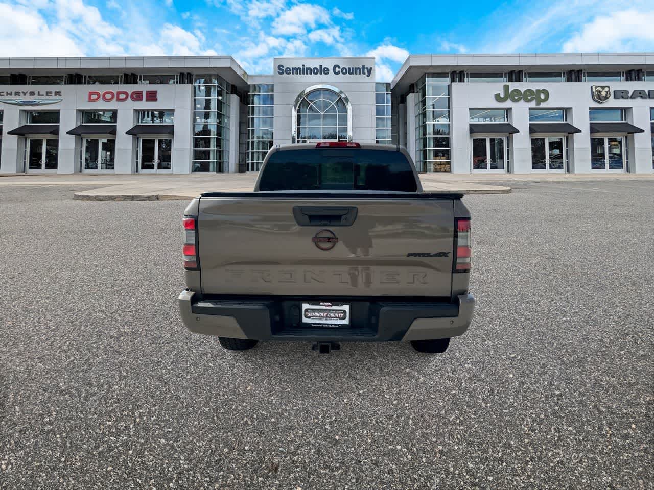 Nissan Frontier Crew Cab PRO-4X 4x4 de 2024