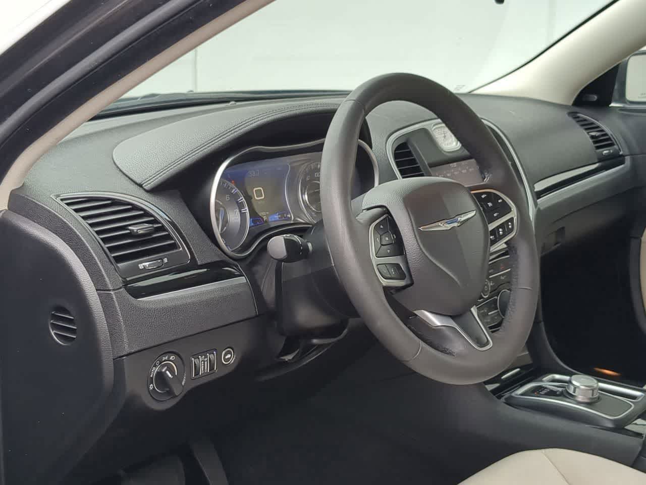 Chrysler 300 Touring 2023