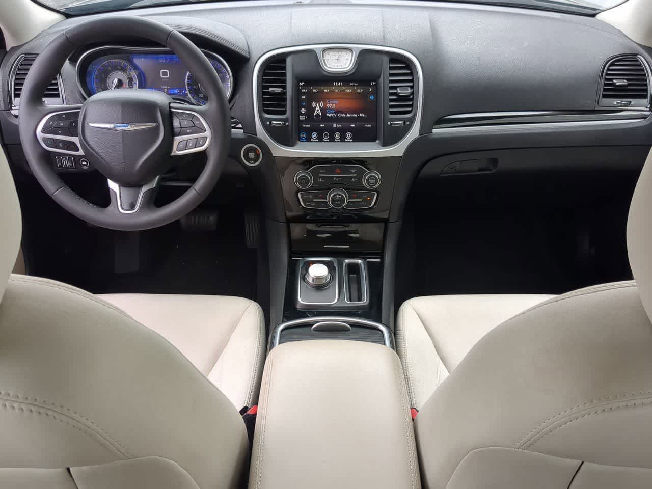 Chrysler 300 Touring 2023