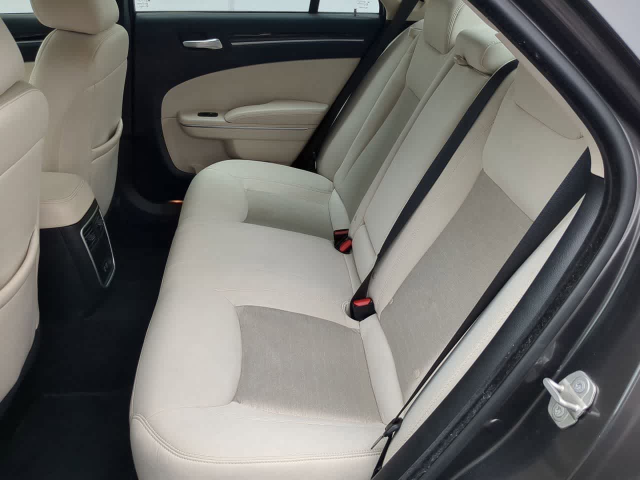 Chrysler 300 Touring 2023