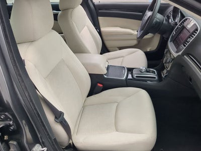 Chrysler 300 Touring 2023